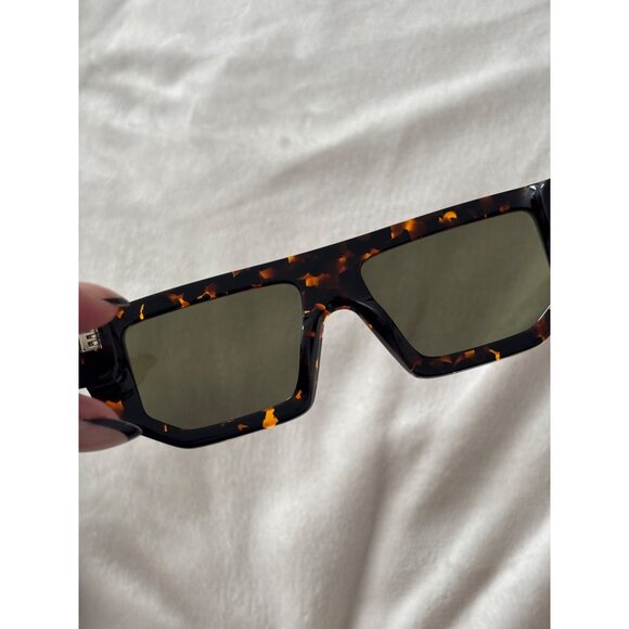 Off-White Tortoise Shell Rectangular Sunglasses main image 6